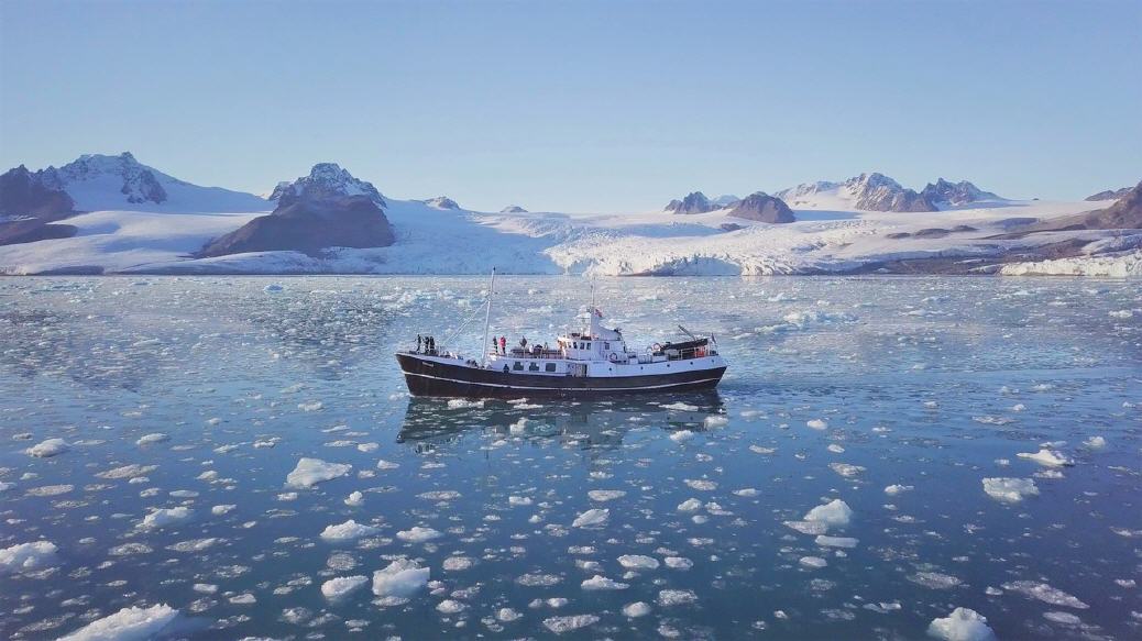 Welt aus Eis, Schnee und Gletschern entdecken