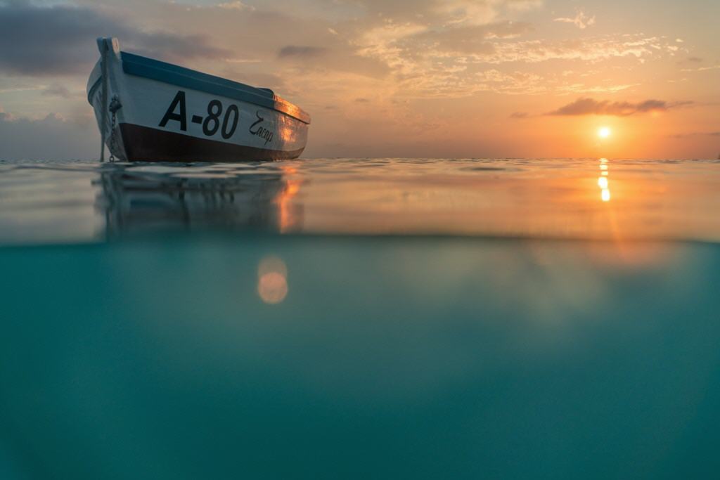 Fischerboot vor der Küste Arubas