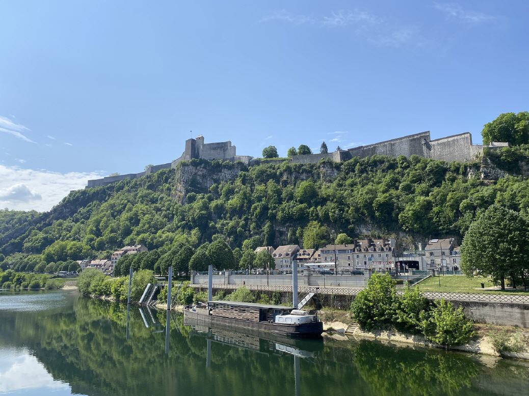 Besançon mit Zitadelle am Fluss Doubs