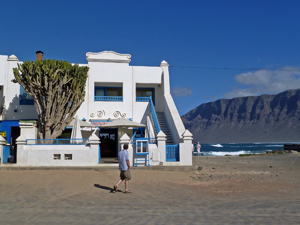 Restaurant am Strand von Caleta de Famara