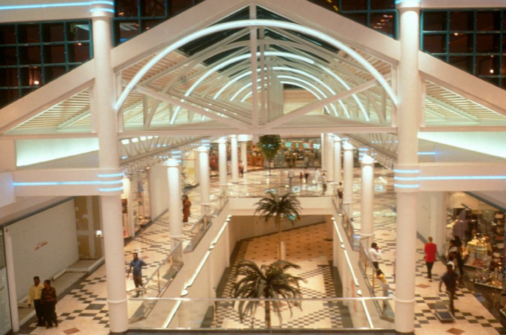Mall Bur Juman / Dubai