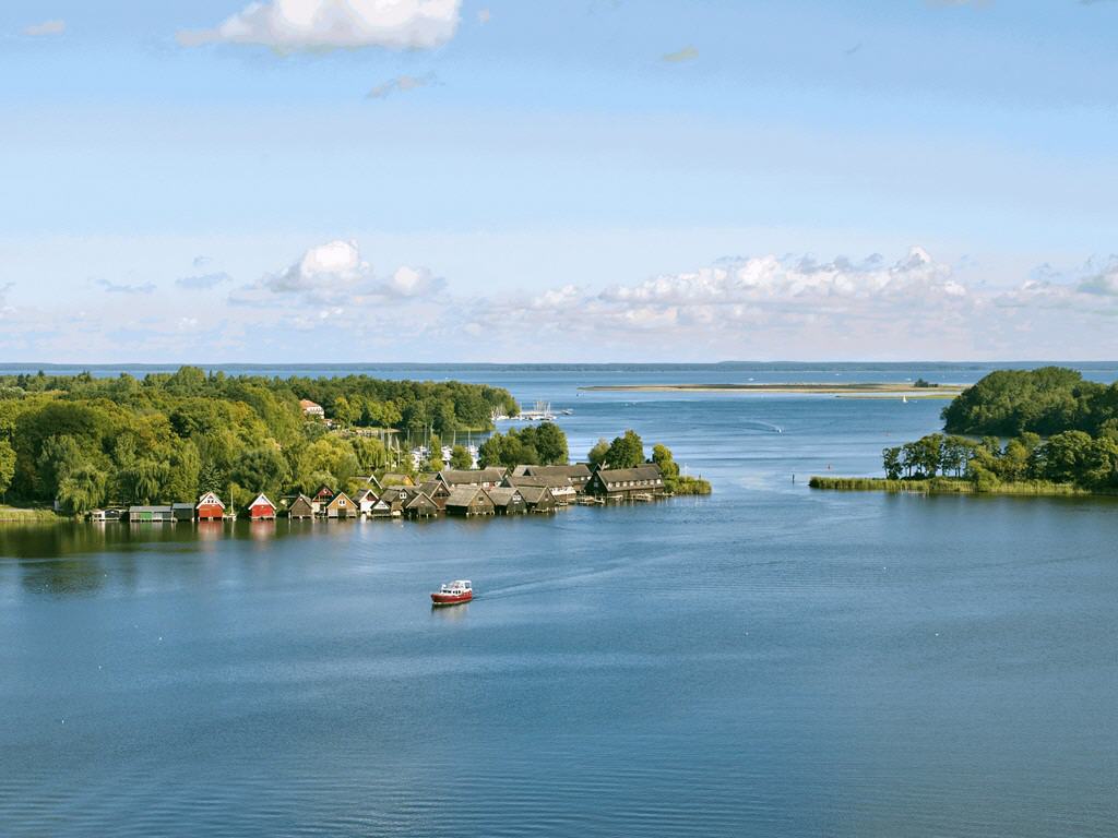 Das Land der 1000 Seen vom Wasser aus entdecken