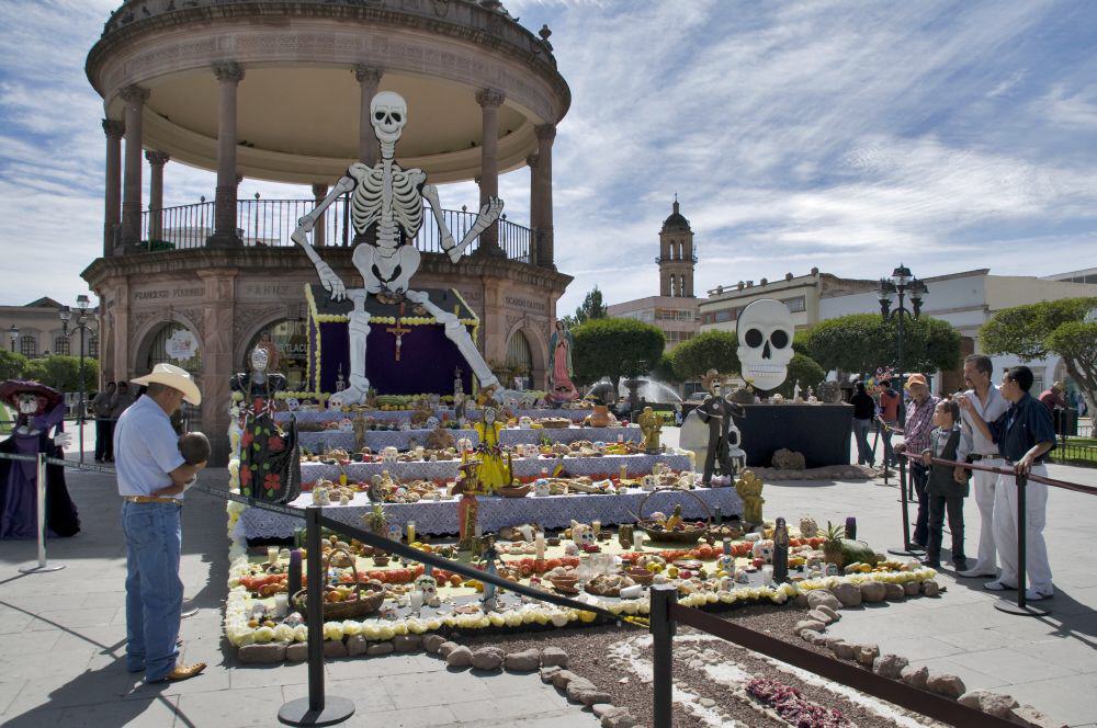Mexiko: Fest der Toten - Fröhliche Parties am Grab