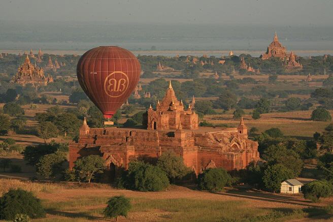 Heißluftballonfahrten über Myanmar