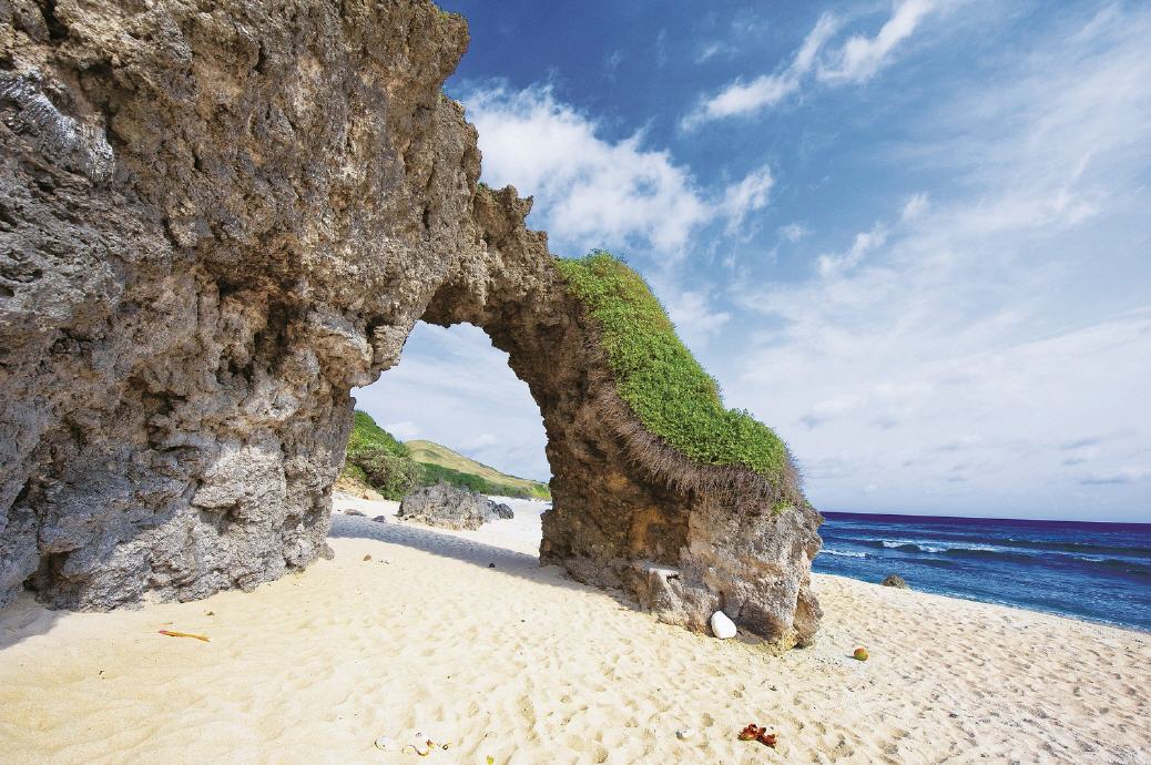 Batanes Nakabuang Arch