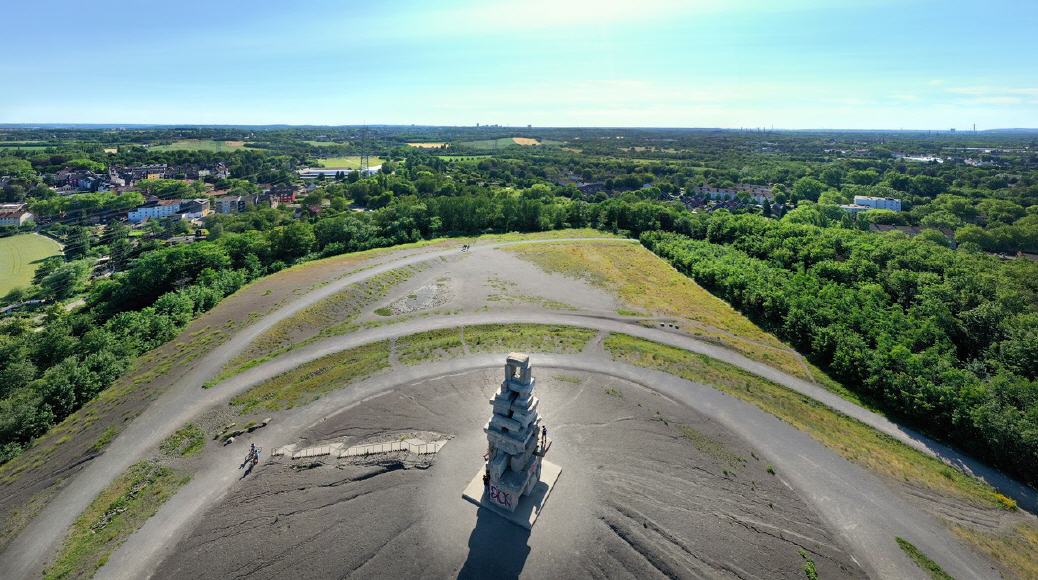 Drohnenflug über die Halde Rheinelbe